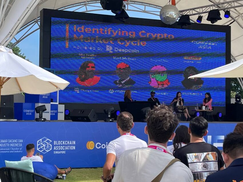 Panel Diskusi Pertama Coinfest Asia 2022