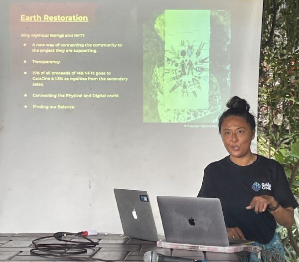 Nori, co-founder proyek NFT Mythical Beings & founder GaiaOne Project dalam workshop NFT Bira yang membahas tentang Earth Restoration.